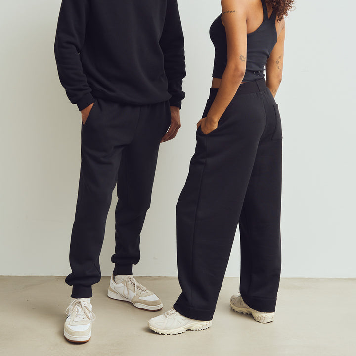 Conservandum Sweat pants Pants Black 019400706