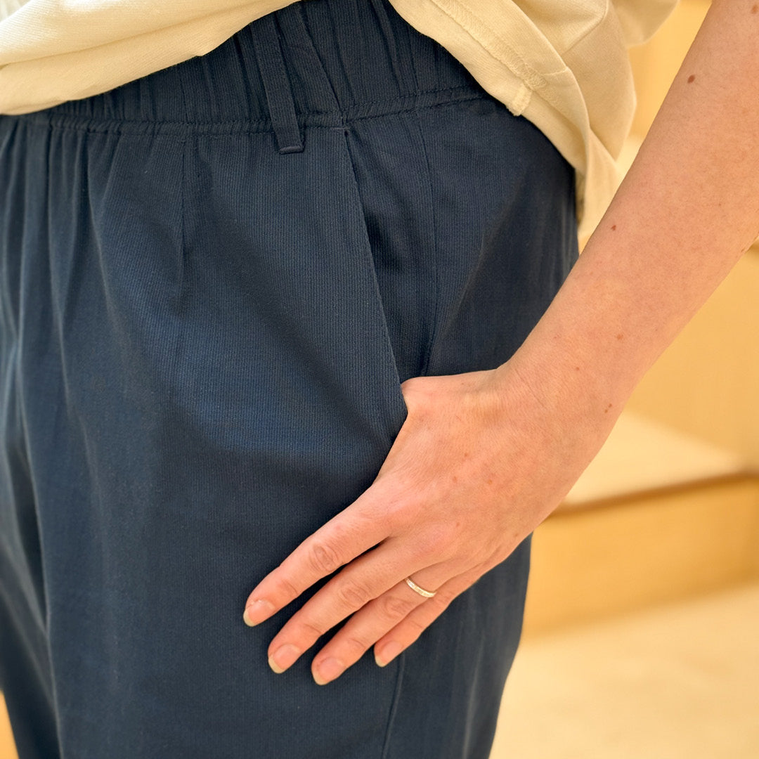 Conservandum TWILL barrel pants Pants Navy 019403101